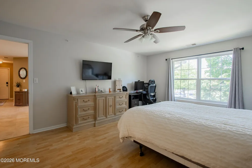 414 Wedgewood Circle #25 Belford, NJ 07718