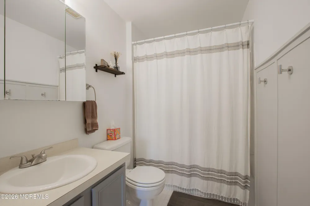 414 Wedgewood Circle #25 Belford, NJ 07718
