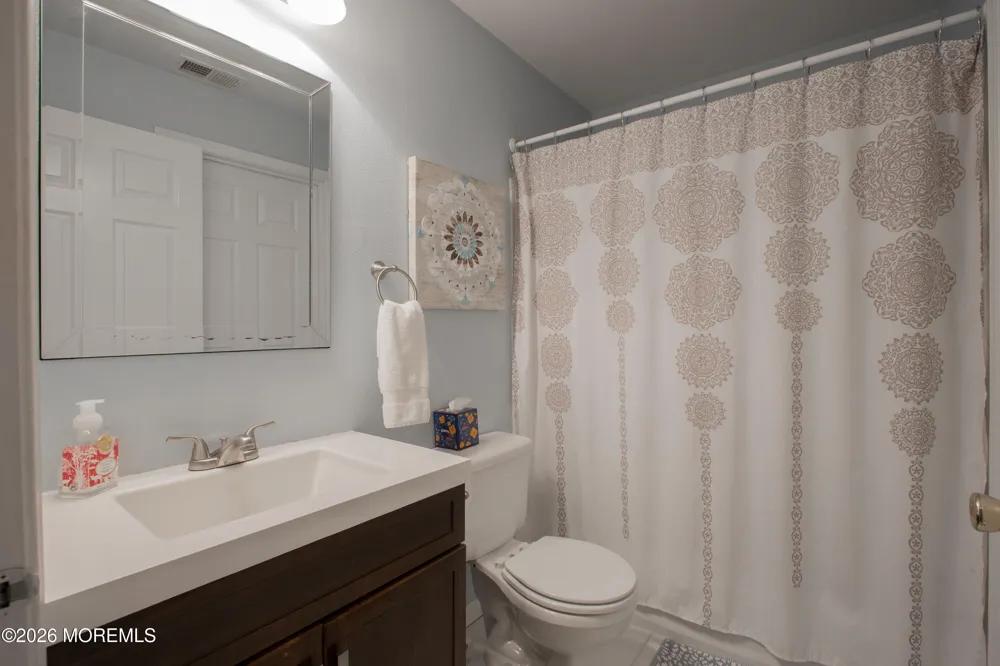 414 Wedgewood Circle #25 Belford, NJ 07718