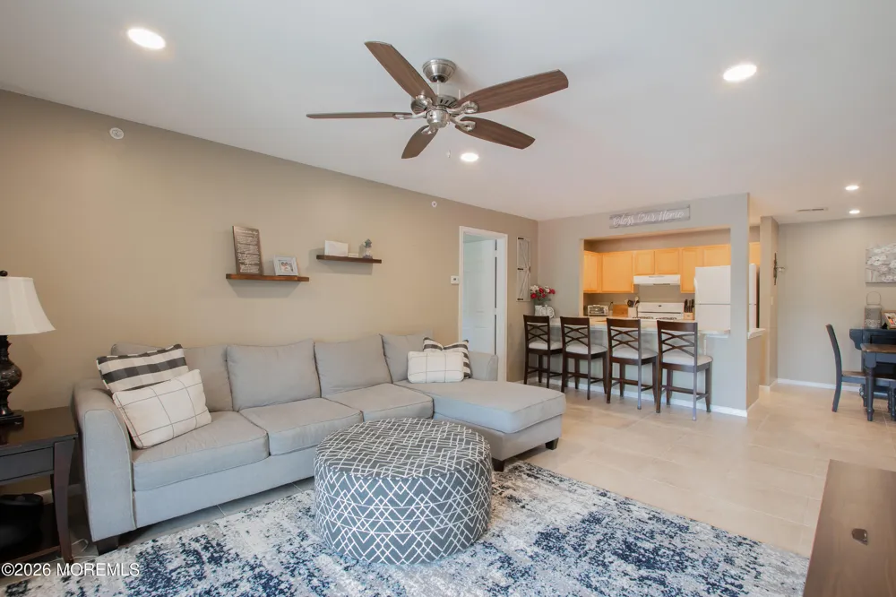 414 Wedgewood Circle #25 Belford, NJ 07718