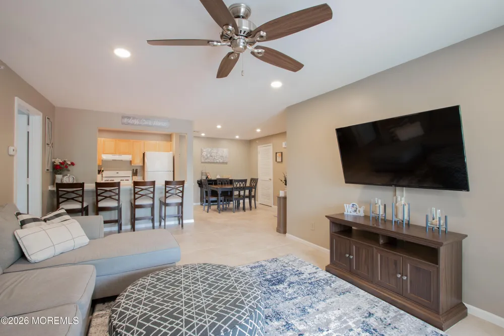 414 Wedgewood Circle #25 Belford, NJ 07718