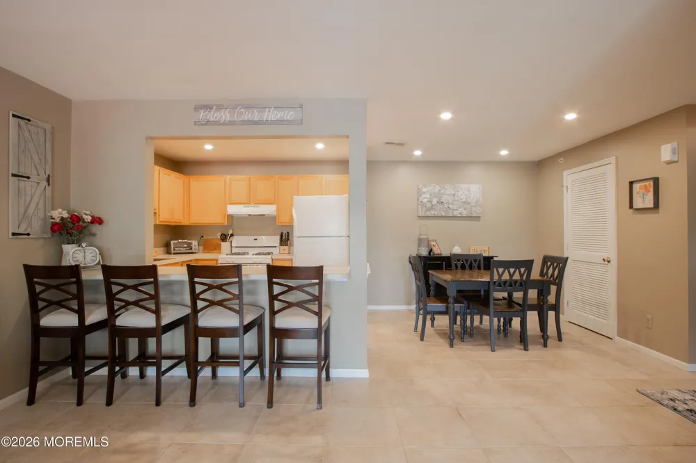 414 Wedgewood Circle #25 Belford, NJ 07718