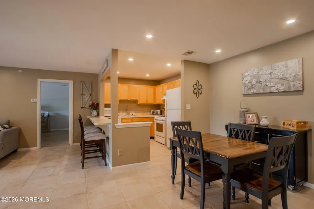 414 Wedgewood Circle #25 Belford, NJ 07718