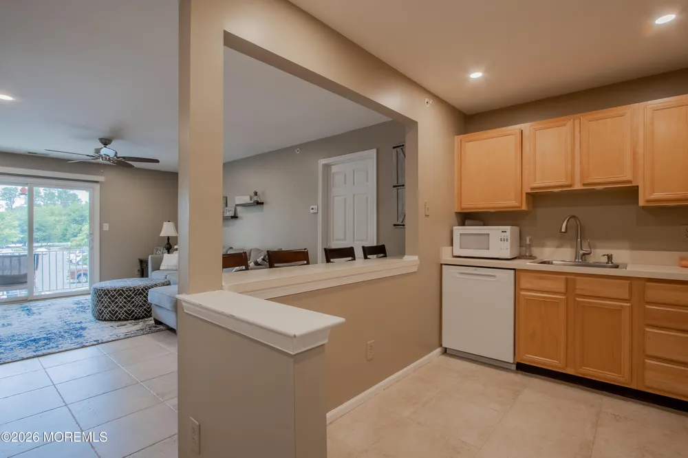 414 Wedgewood Circle #25 Belford, NJ 07718
