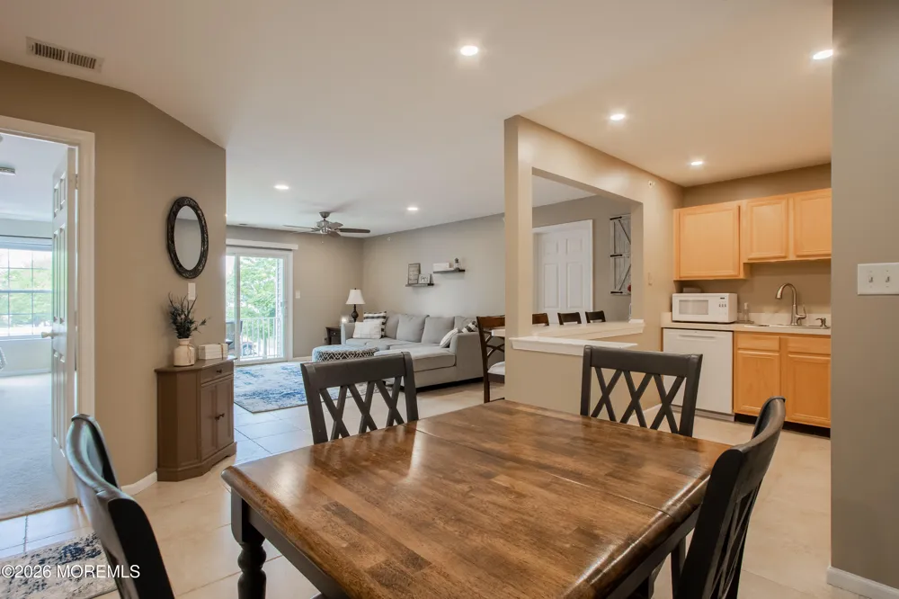 414 Wedgewood Circle #25 Belford, NJ 07718