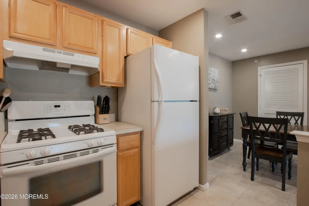 414 Wedgewood Circle #25 Belford, NJ 07718