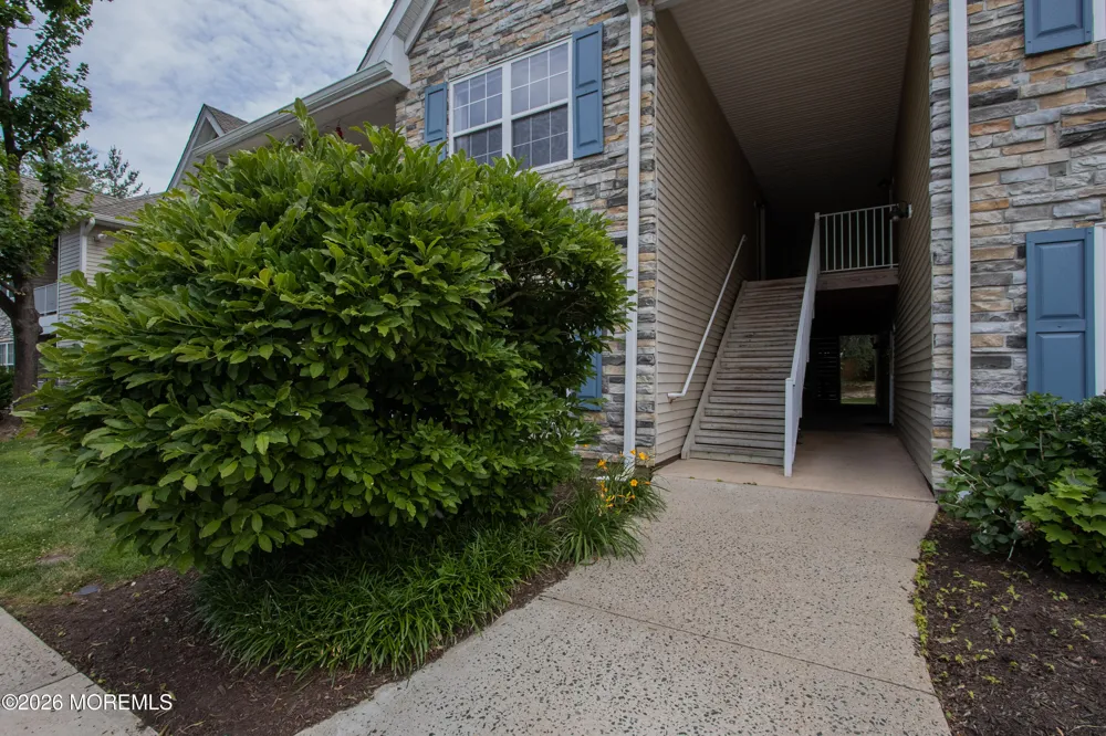 414 Wedgewood Circle #25 Belford, NJ 07718