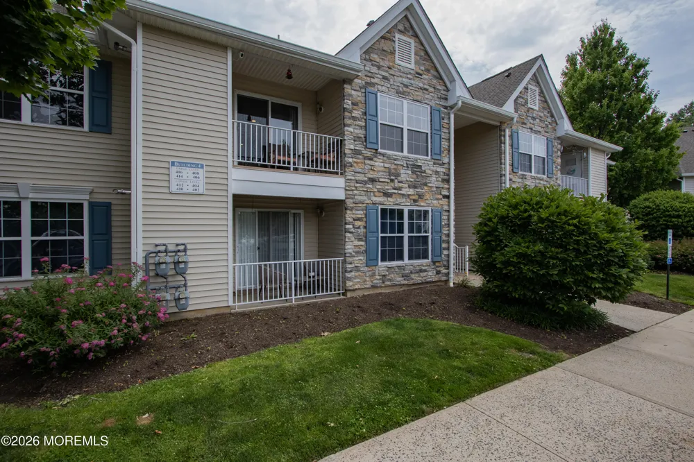 414 Wedgewood Circle #25 Belford, NJ 07718