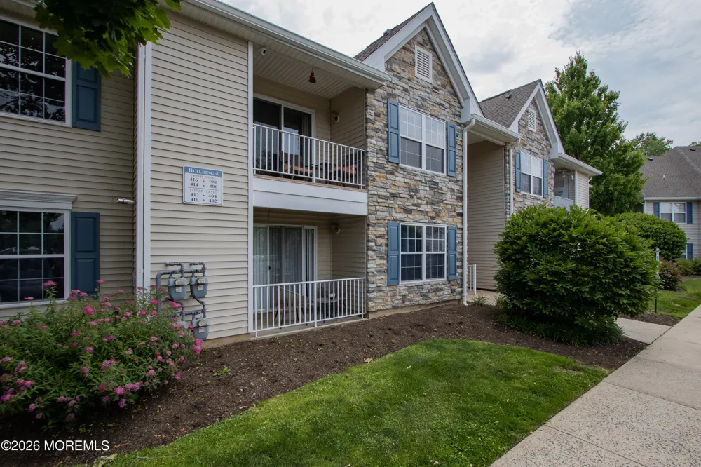414 Wedgewood Circle #25 Belford, NJ 07718