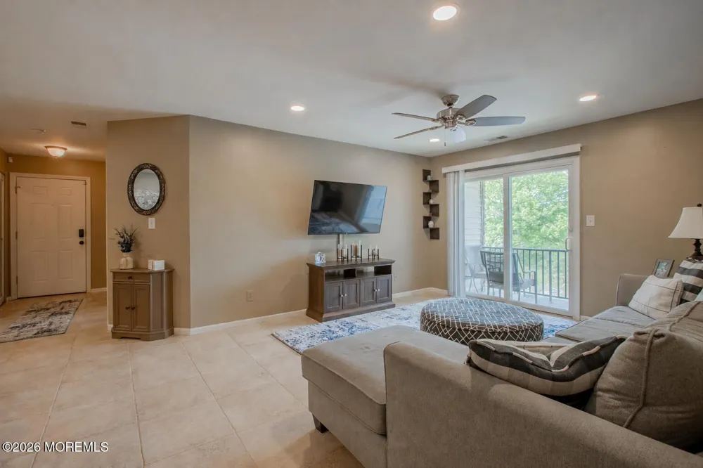 414 Wedgewood Circle #25 Belford, NJ 07718