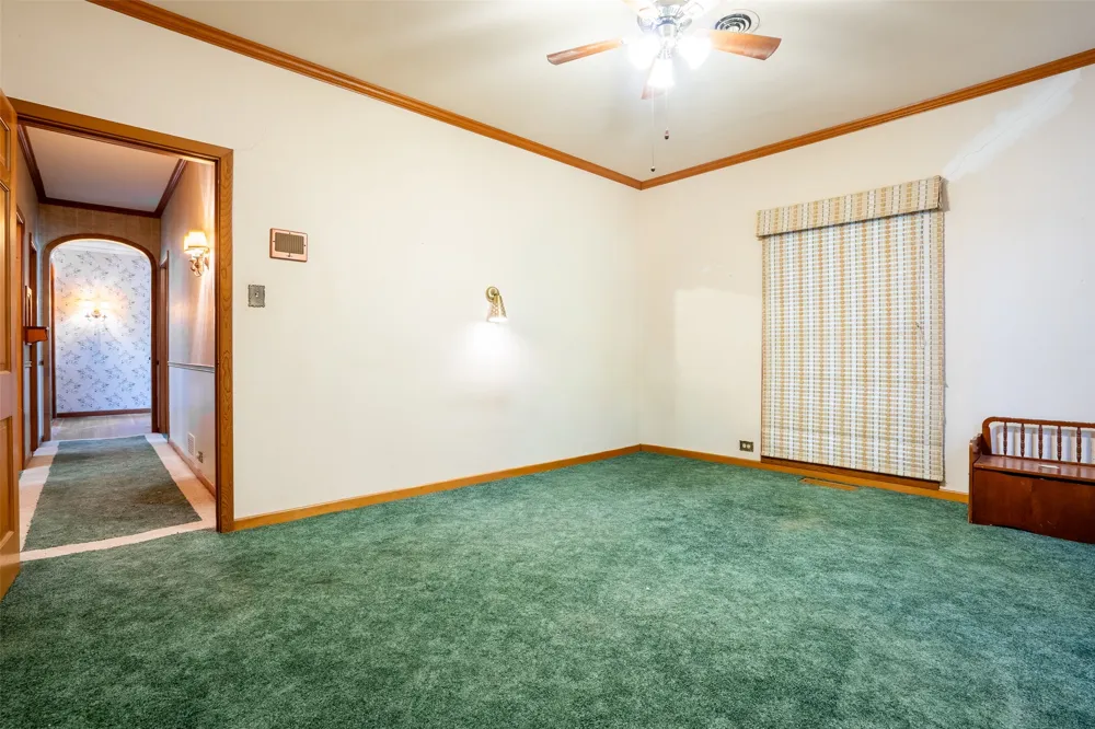 908 W Barnes Avenue Comanche, TX 76442