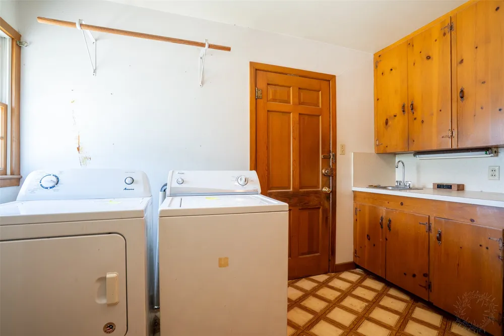 908 W Barnes Avenue Comanche, TX 76442