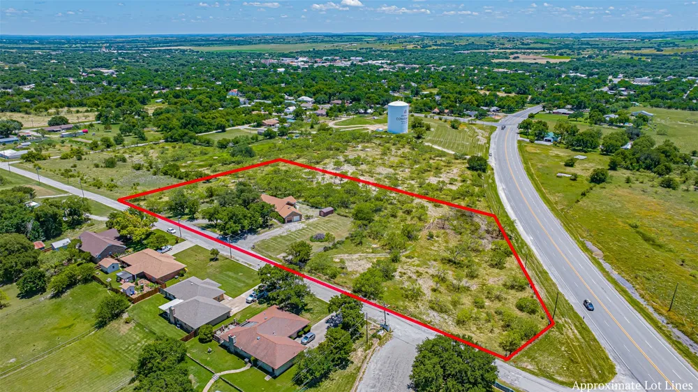 908 W Barnes Avenue Comanche, TX 76442