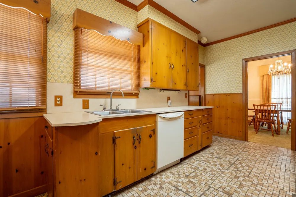 908 W Barnes Avenue Comanche, TX 76442