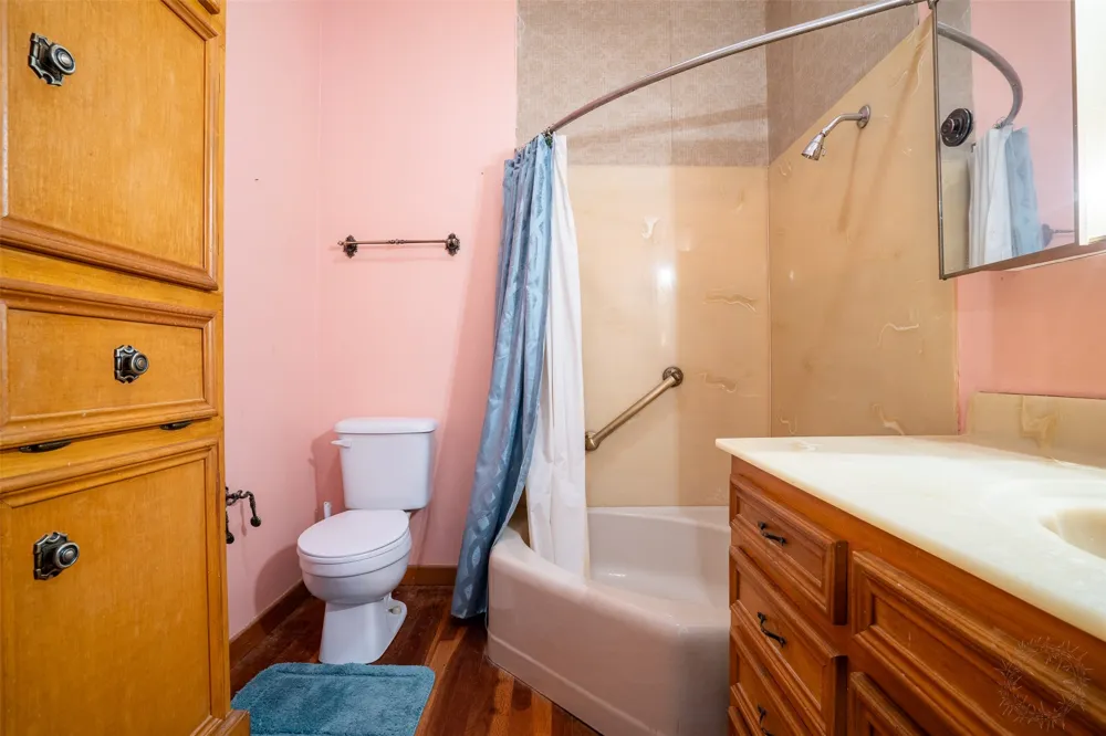 908 W Barnes Avenue Comanche, TX 76442