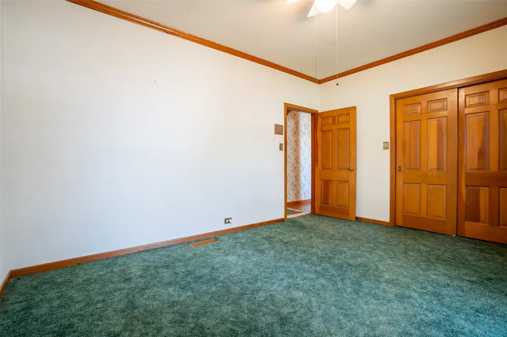 908 W Barnes Avenue Comanche, TX 76442