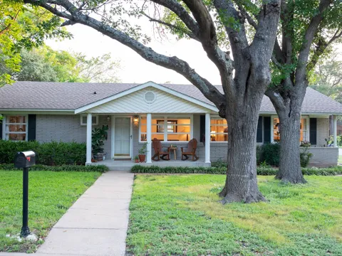 2324 Lake Air Drive