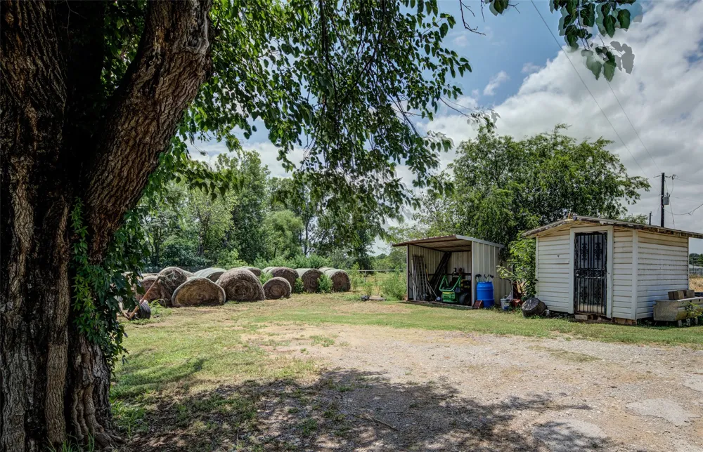 716 County Road 4757 Boyd, TX 76023