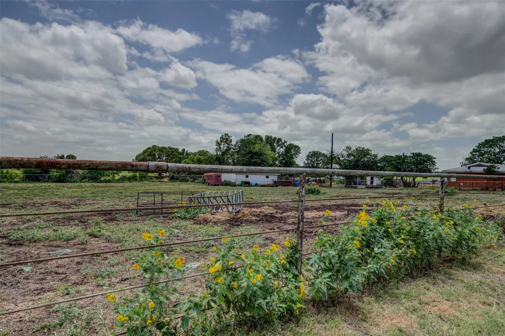 716 County Road 4757 Boyd, TX 76023