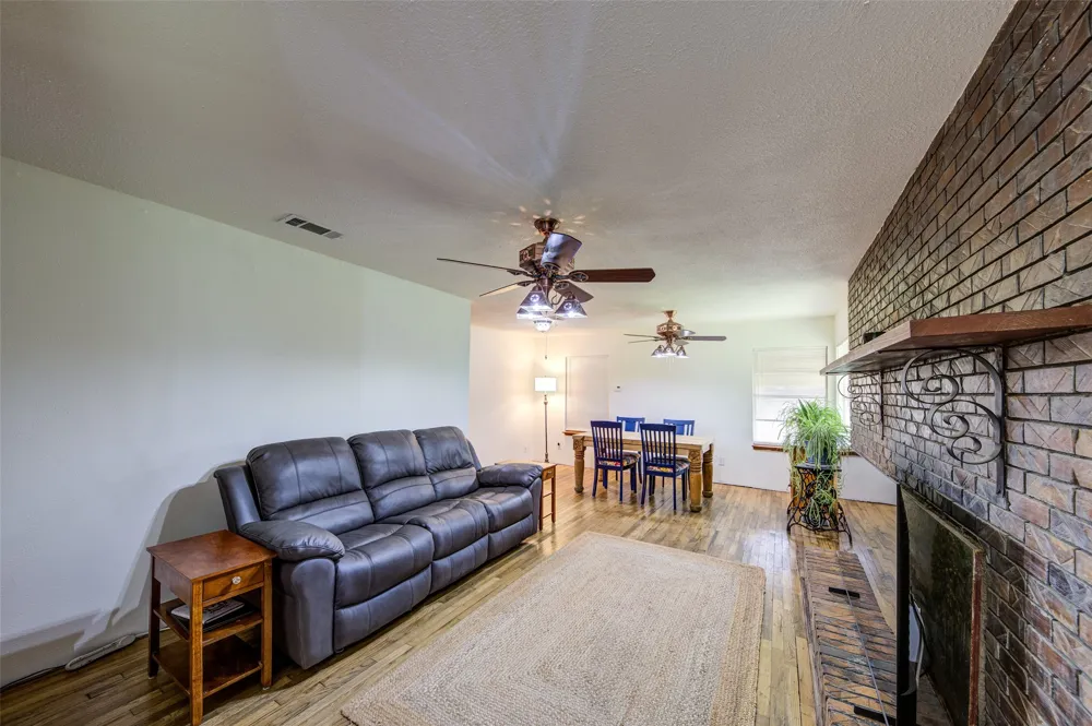 716 County Road 4757 Boyd, TX 76023