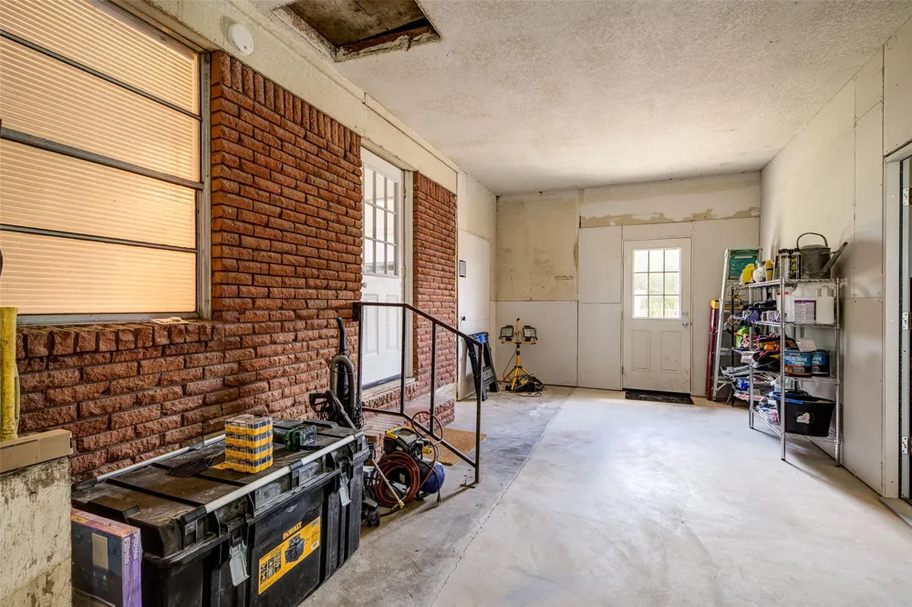 716 County Road 4757 Boyd, TX 76023