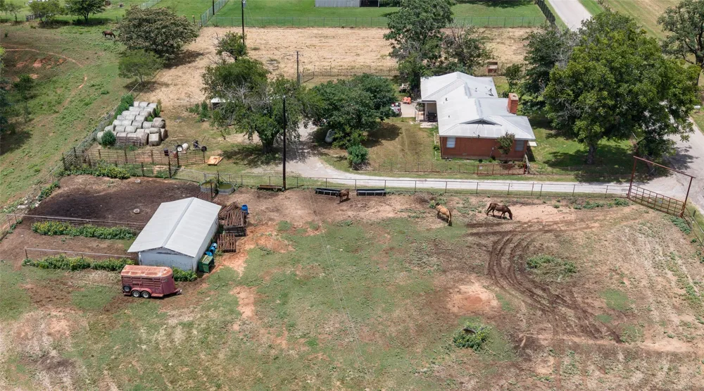 716 County Road 4757 Boyd, TX 76023