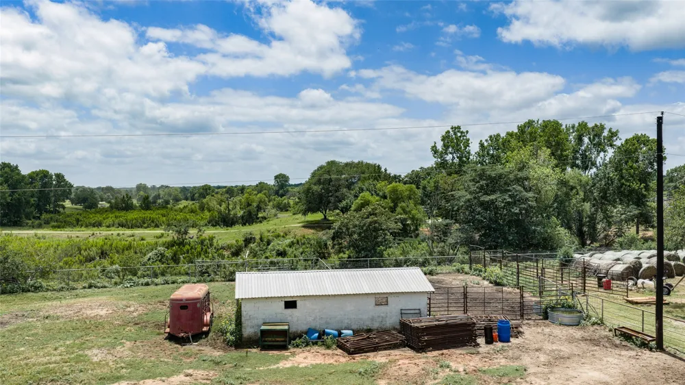 716 County Road 4757 Boyd, TX 76023