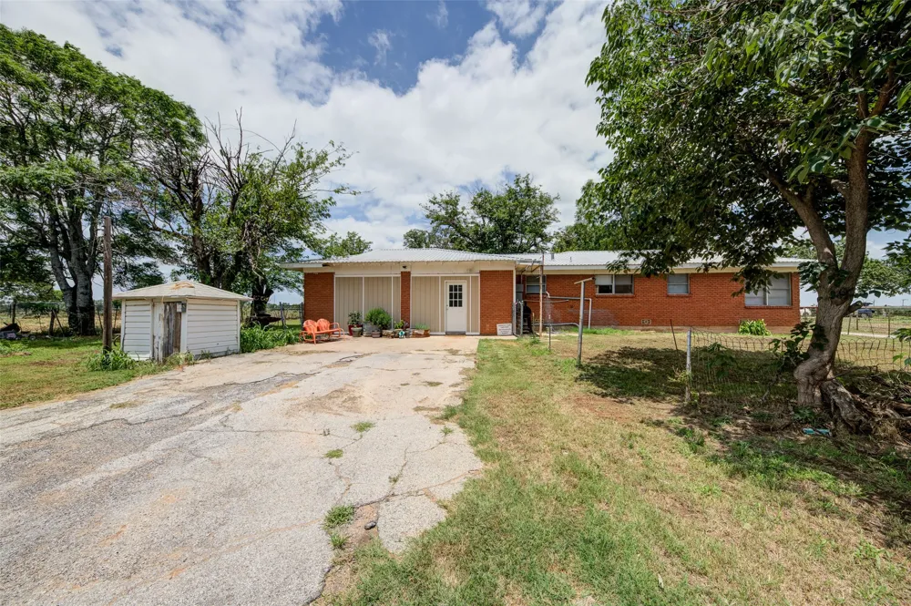 716 County Road 4757 Boyd, TX 76023