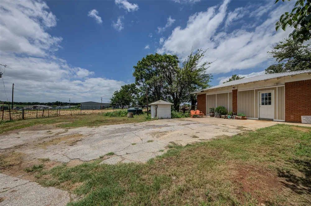 716 County Road 4757 Boyd, TX 76023