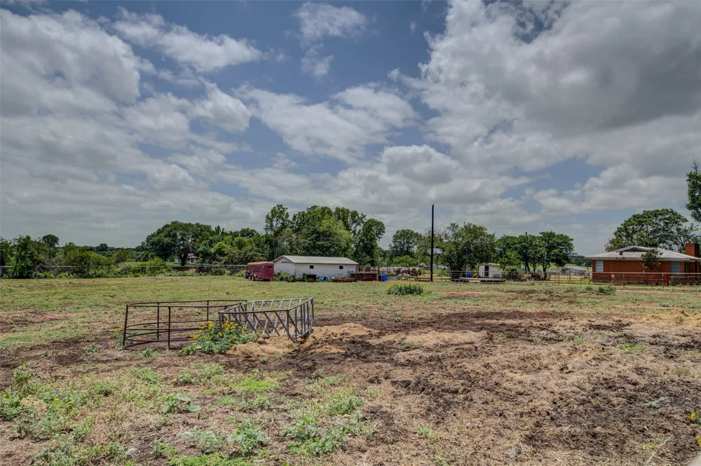716 County Road 4757 Boyd, TX 76023