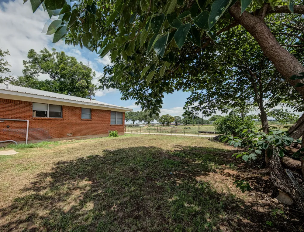 716 County Road 4757 Boyd, TX 76023
