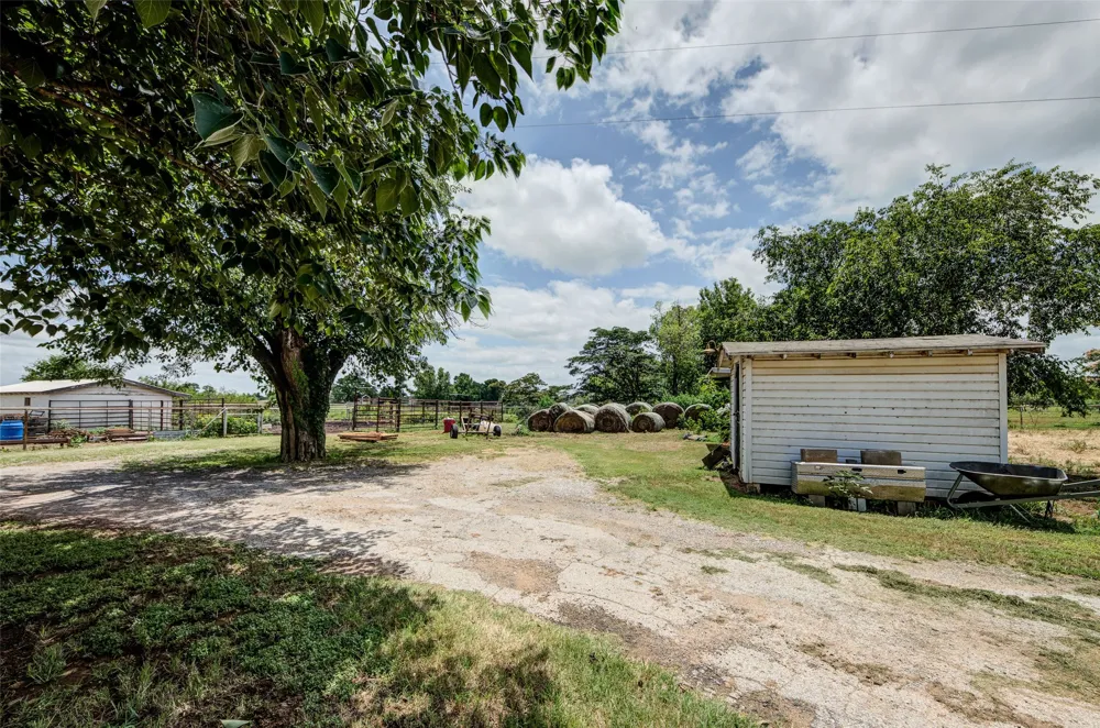 716 County Road 4757 Boyd, TX 76023