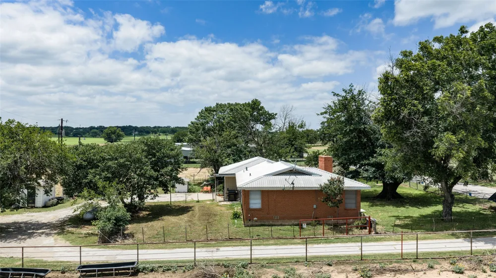 716 County Road 4757 Boyd, TX 76023