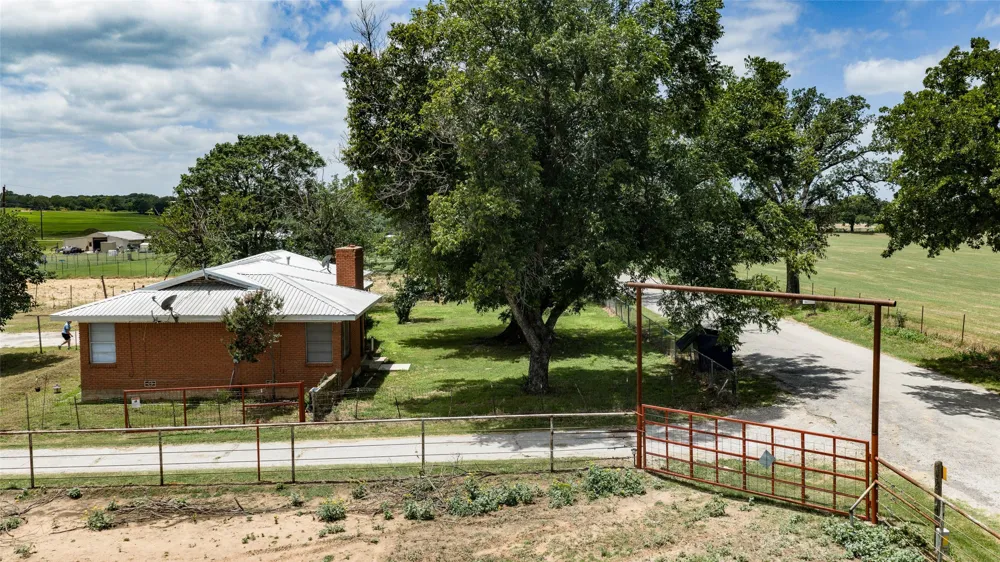 716 County Road 4757 Boyd, TX 76023