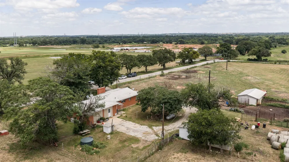 716 County Road 4757 Boyd, TX 76023