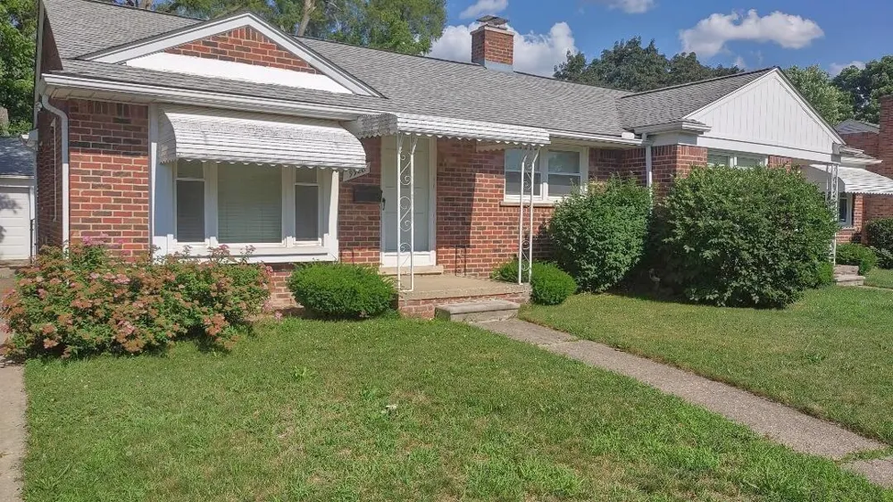 9928 Roseland Street Livonia, MI 48150