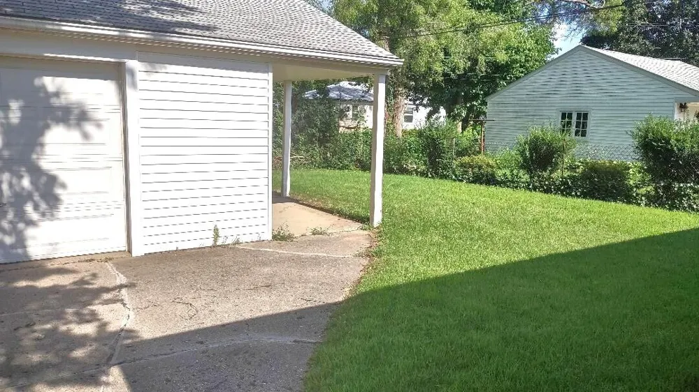 9928 Roseland Street Livonia, MI 48150
