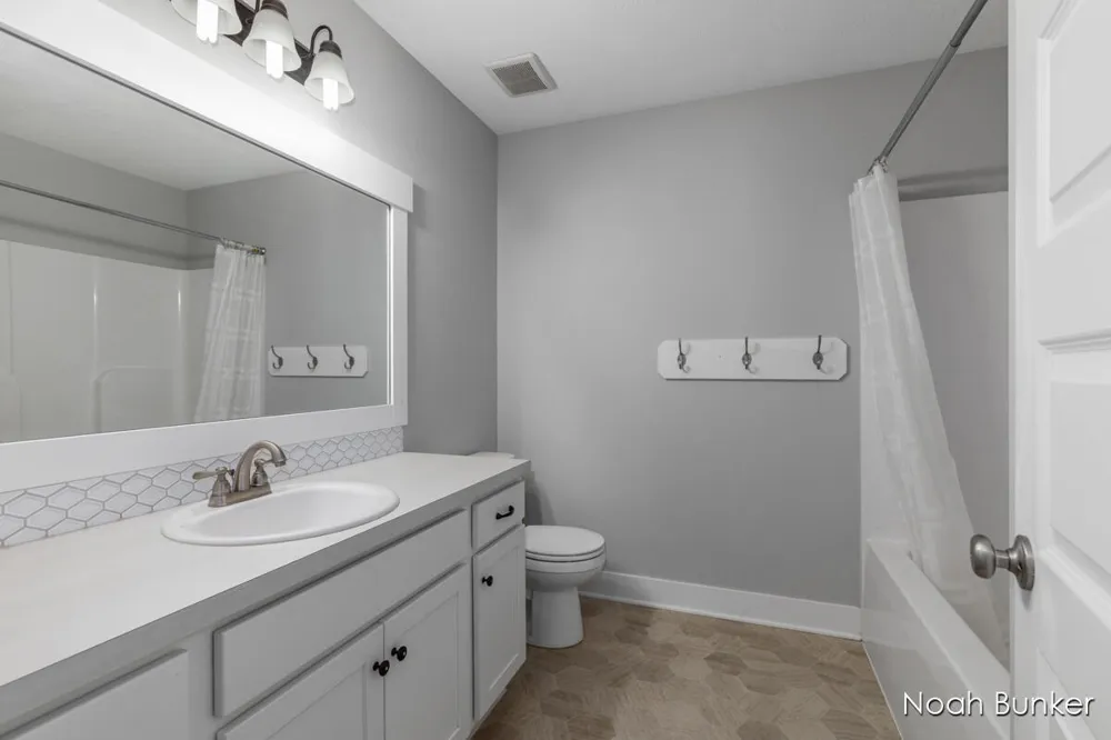 3857 Winsome Drive Hudsonville, MI 49426