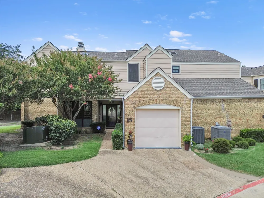 215 Cimarron Trail #1 Irving, TX 75063