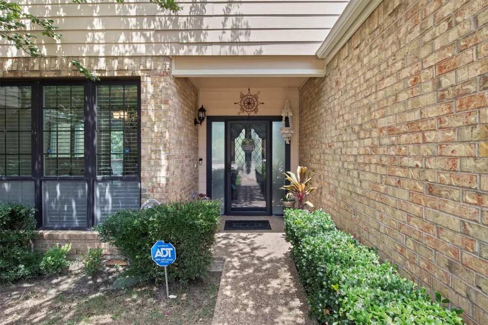 215 Cimarron Trail #1 Irving, TX 75063