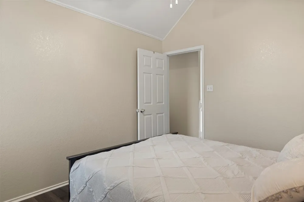 215 Cimarron Trail #1 Irving, TX 75063