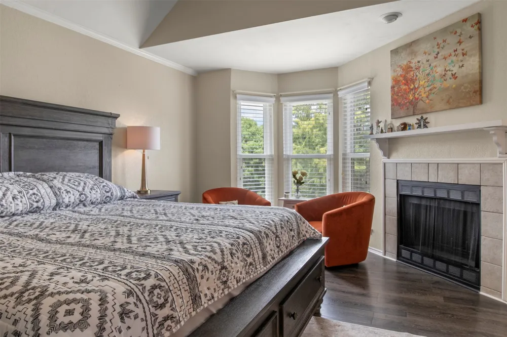 215 Cimarron Trail #1 Irving, TX 75063