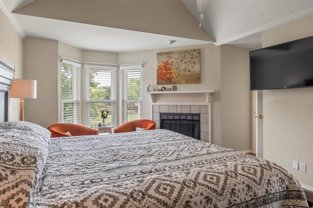 215 Cimarron Trail #1 Irving, TX 75063