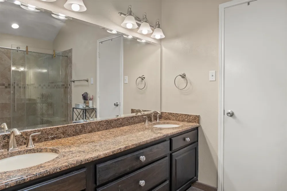 215 Cimarron Trail #1 Irving, TX 75063