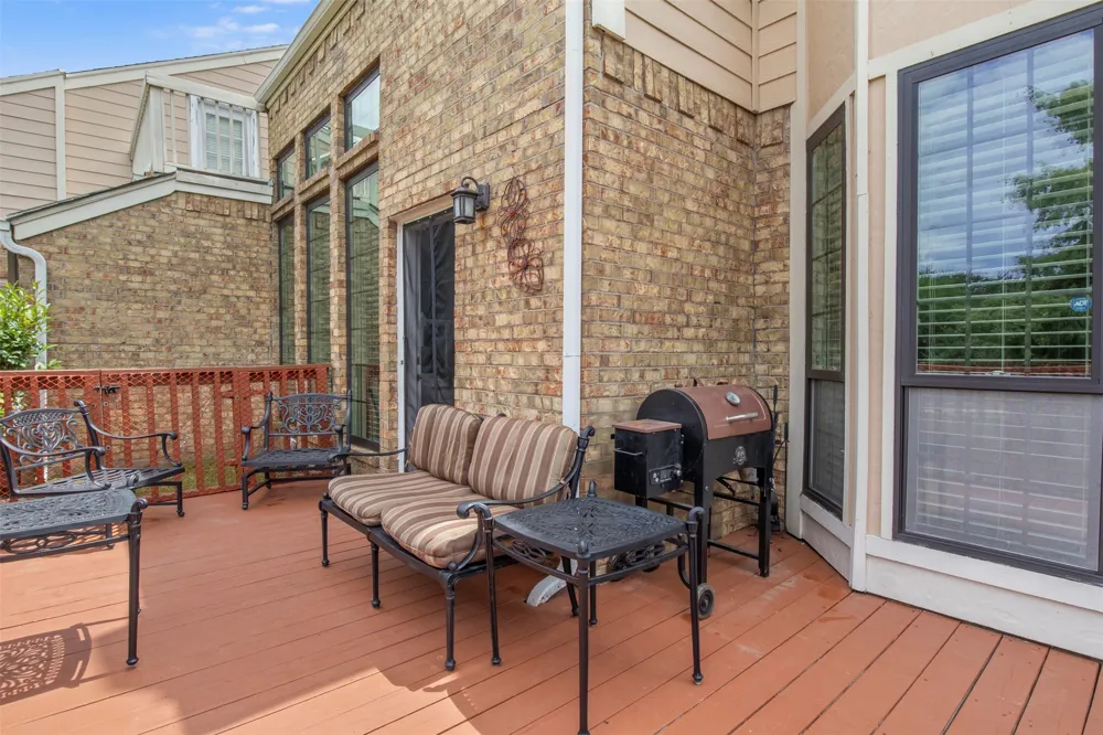 215 Cimarron Trail #1 Irving, TX 75063
