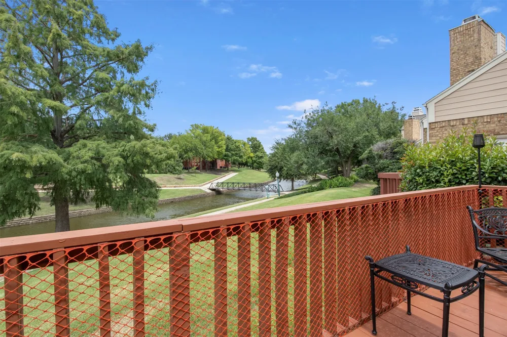 215 Cimarron Trail #1 Irving, TX 75063