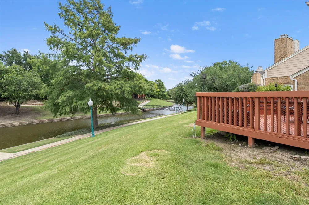 215 Cimarron Trail #1 Irving, TX 75063