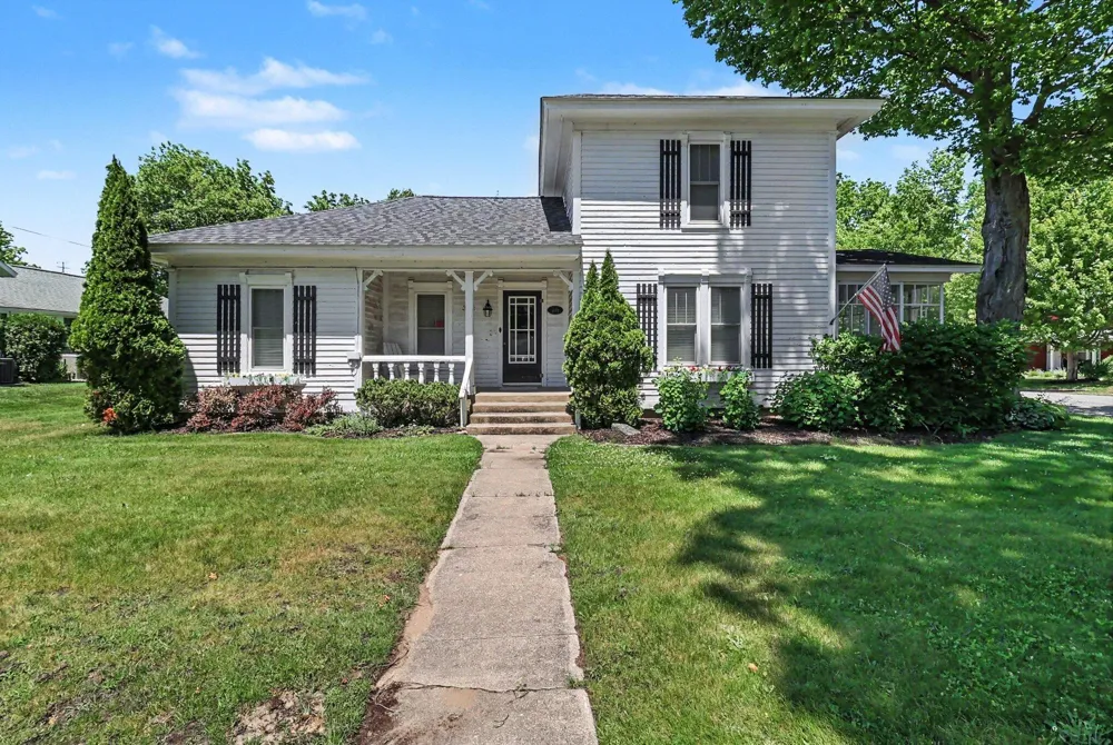 382 E 3rd Street Pentwater, MI 49449
