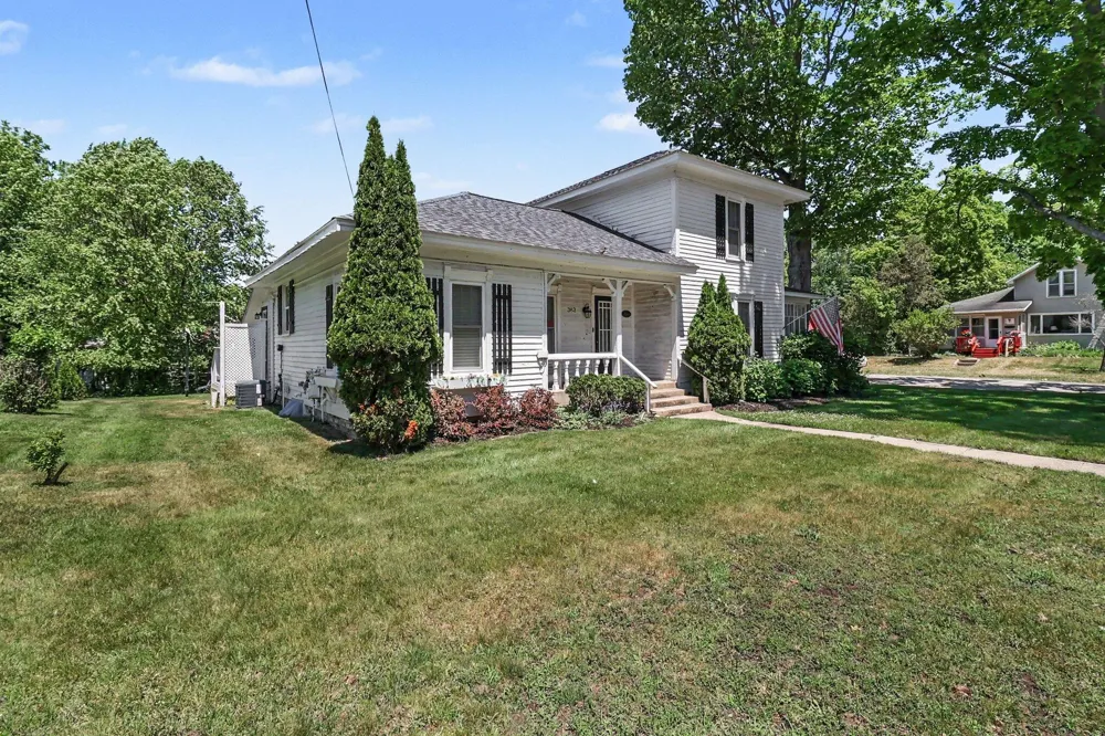 382 E 3rd Street Pentwater, MI 49449