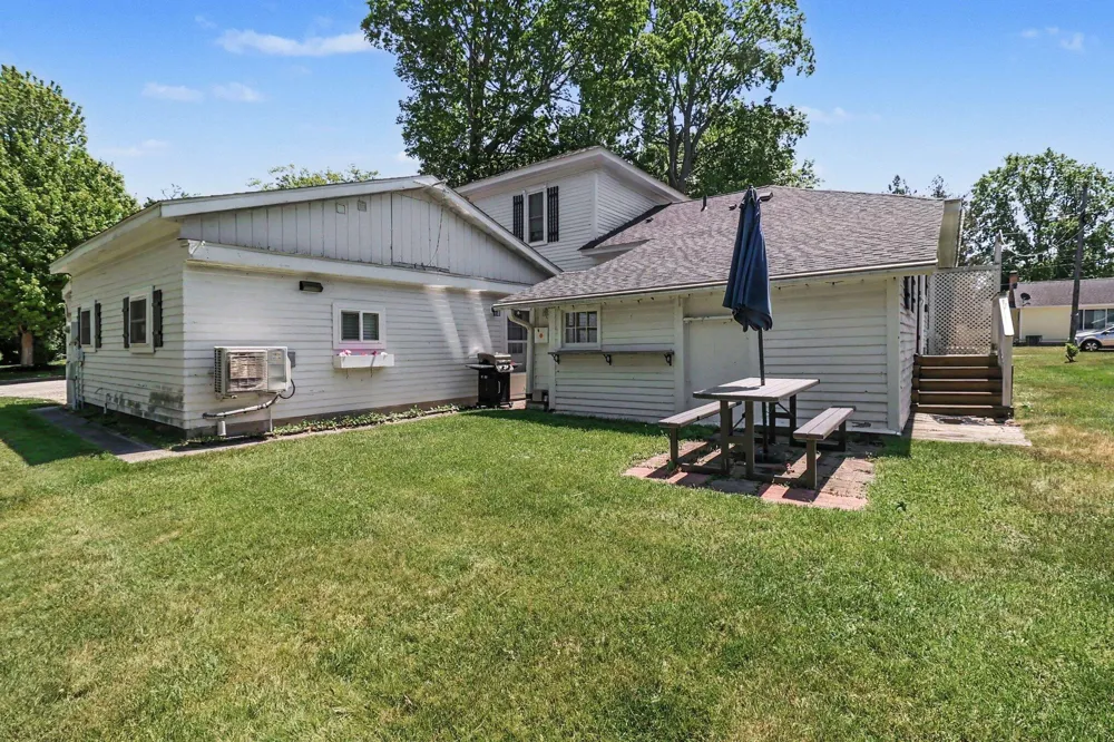382 E 3rd Street Pentwater, MI 49449